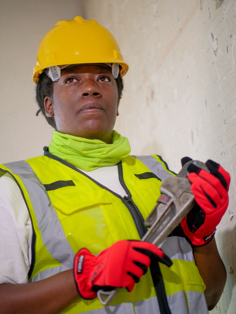 A dispatcher comparing field service and appointment schedules